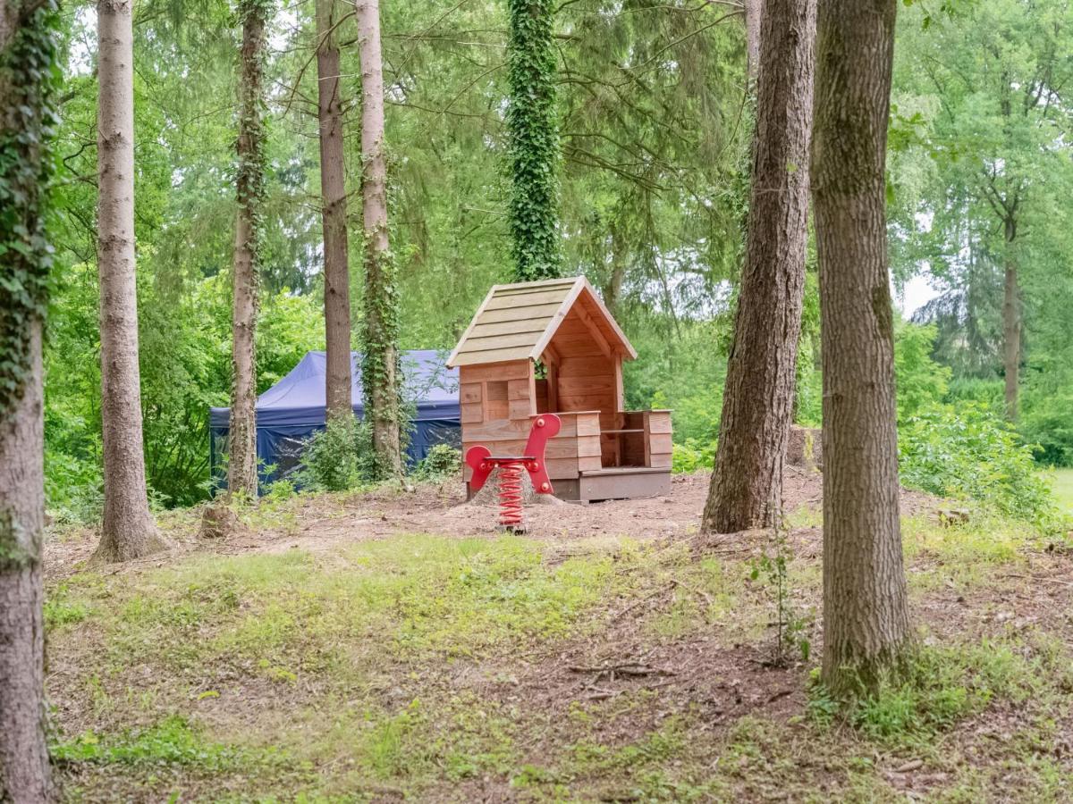 Vledder Beautiful Chalet In The Woods With A Shared Pool מראה חיצוני תמונה
